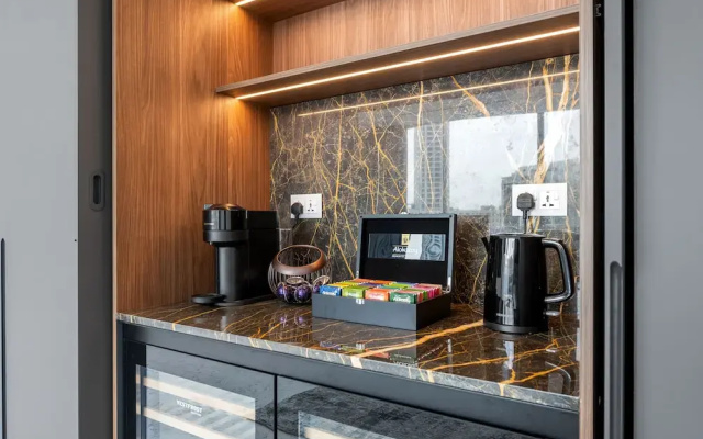 Luxe Dubai Marina 3Flr 4BR w Pool Sauna