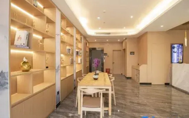 Qingmu Select Hotel (Nanjing Gaochun Subway Station Zhenxing Road)