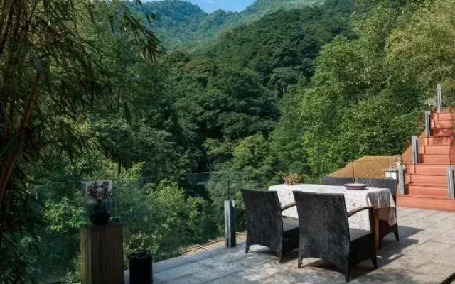 Qingcheng Banshan Guishu Villa Hot Spring Hotel