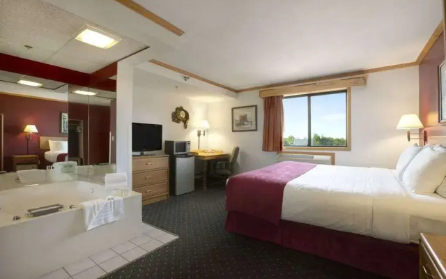 Super 8 Eveleth