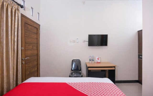Super OYO 1226 Al Abror Homestay