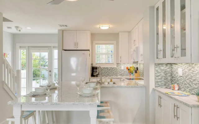 Bahamian Reed by Avantstay Walk to Everything! w/ Community Pool Week Long Stays Only