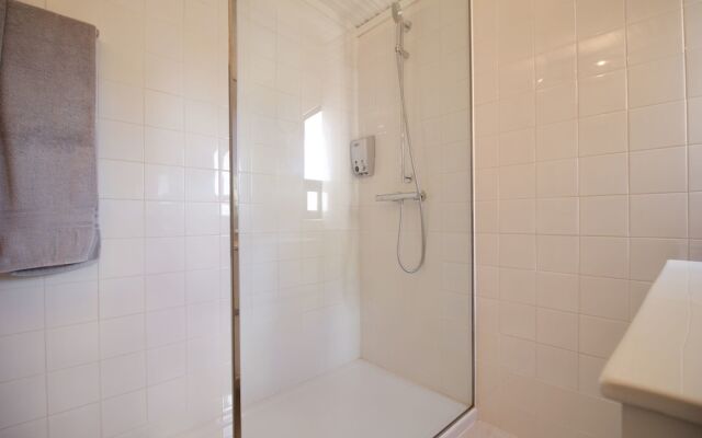 Horta do Mar 6 by Lightbooking