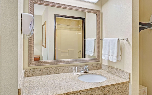 Baymont Inn & Suites Indianapolis