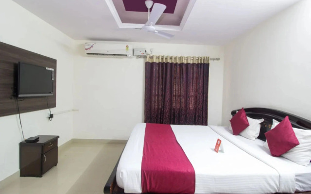 OYO 4183 Apartment Queens Court