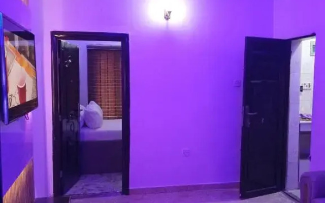Julaz Apartment & Lounge