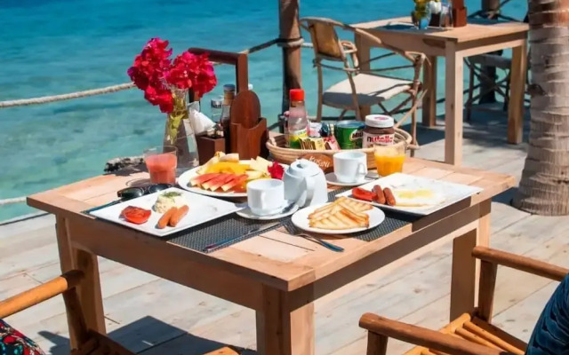 Kusini Beach Bungalows