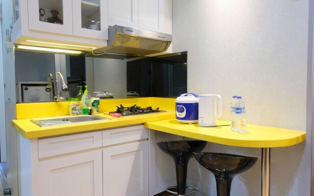 Edgy 2Br Apartment At Gateway Ahmad Yani Cicadas