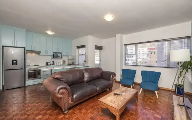 Centrally Located 2 Bedroom Apartment in Cape Town