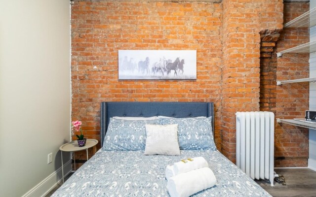 Stunning 1BR Apt - Prime Location -brand New