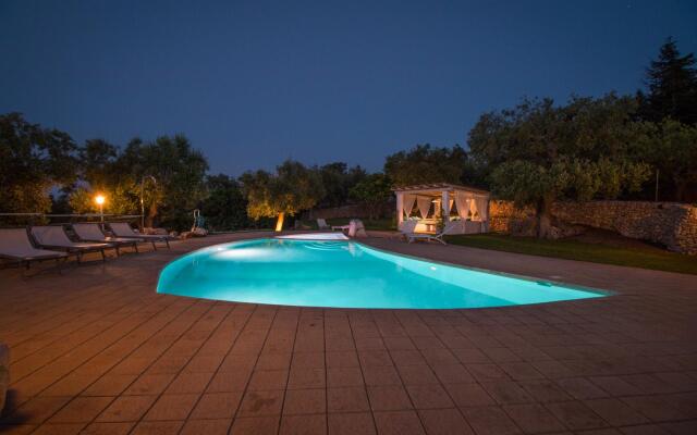 TD Trulli di Bouganville w Large Amazing Pool