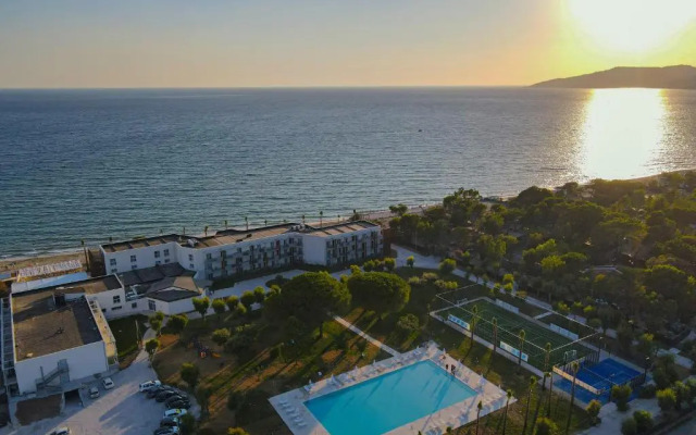 Eleamare Resort