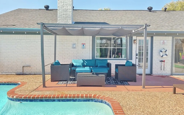 Sageview Cottage 4 BDR w/ Pool, Pet Friendly!