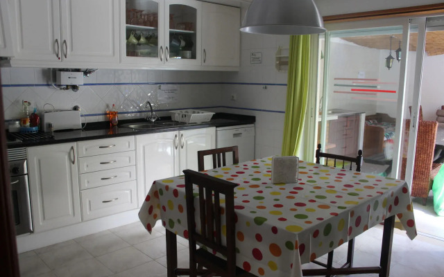 Ericeira Chill Hill Hostel & Private Rooms