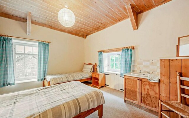 Lovely 7-bed Apartment in Llandysul