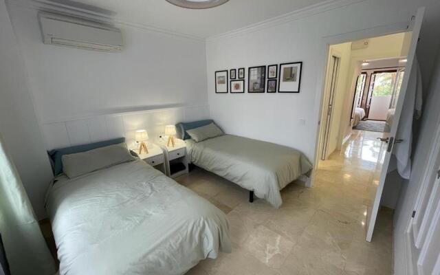 Exquisite NEW townhouse/Front Beach/2BEDR/2,5BATH