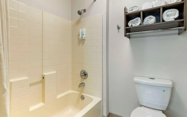 Quality Inn near SeaWorld - Lackland