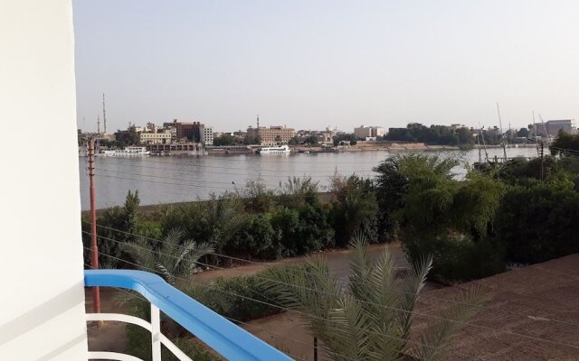 Hofni Palace Nile Niew
