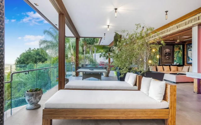 Villa Kaleida - Sleek Modern Sunset Villa With Eclectic Style & Infinity Pool