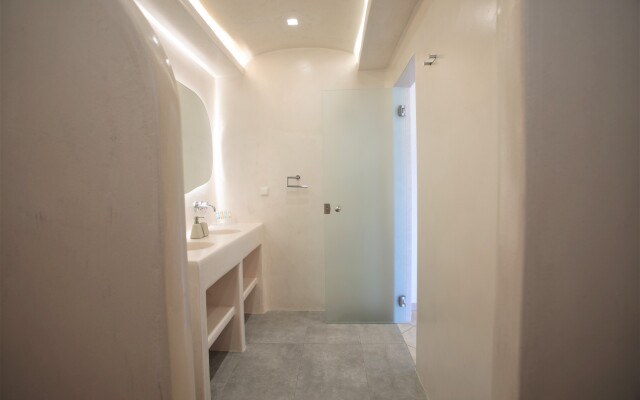 Liana Beach Hotel & Spa