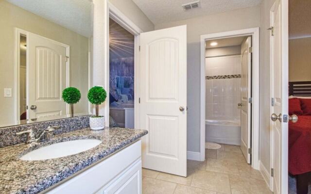 Solterra - 6 Bedrooms House w/pool-7040SR Home by RedAwning