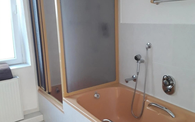 Orange Sun Apartment