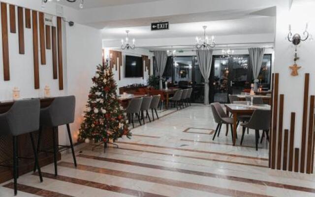 Hotel Piscul Negru