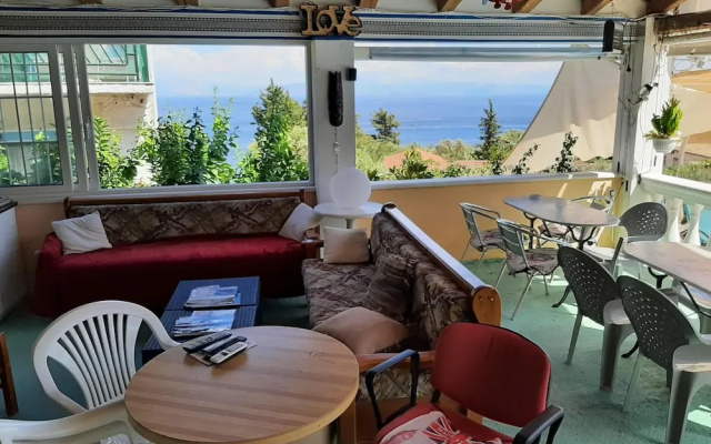 Amazing Apartment in Mpenitses With Terrace