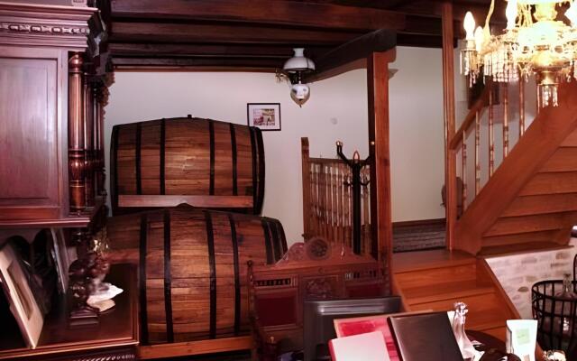 B&B Ta Xelidonakia