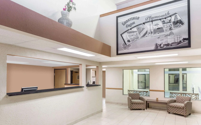 Super 8 by Wyndham Plymouth