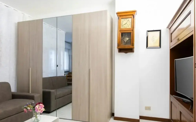 Pisani 4 in Monza With 1 Bathrooms