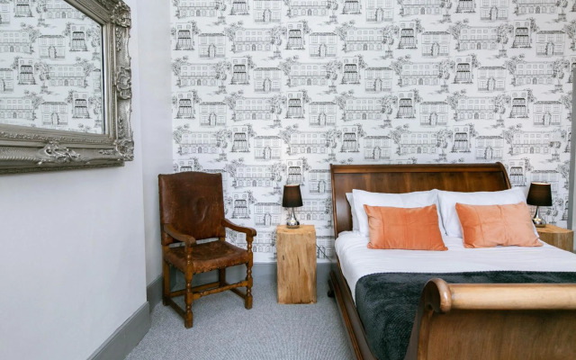 Spacious, Quiet and Central Apartment With Parking