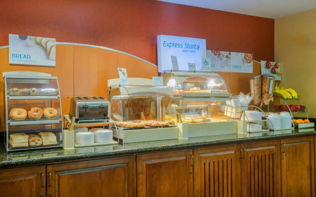 Comfort Suites near Birkdale Village- Huntersville