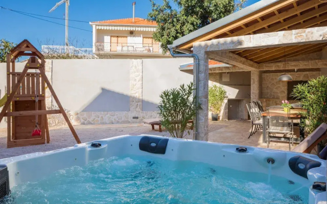 Beachfront Villa Seashell with Pool
