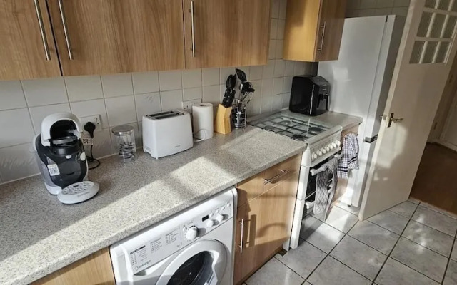 Brondesbury Apartment