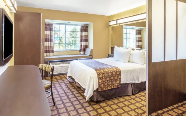Microtel Inn & Suites by Wyndham Kalamazoo