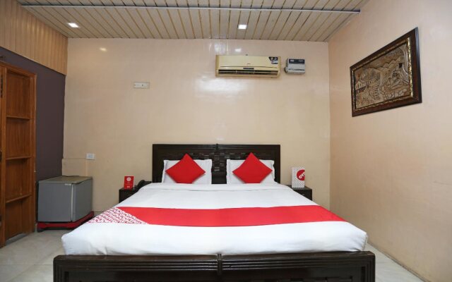 OYO 7147 Hotel Madhur Regency