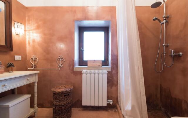 Elegant Farmhouse With Swimming Pool - Beahost