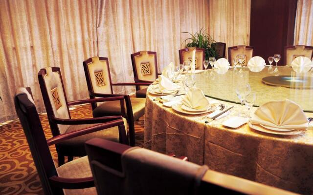 JingHang Holiday Hotel