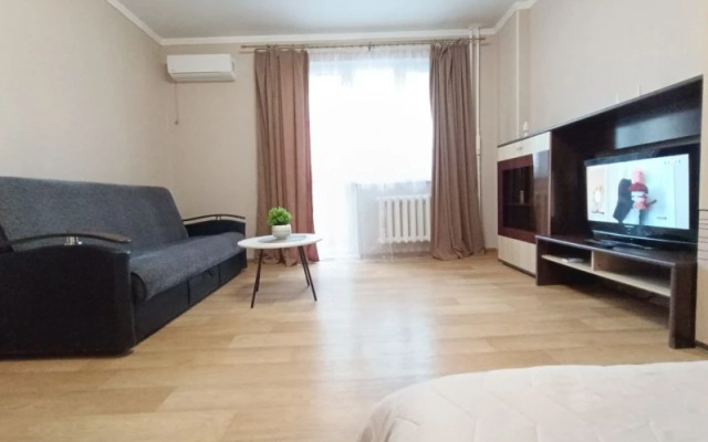 EasyRent Революционная,7