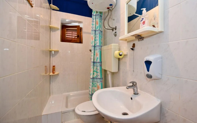 Simple and Central Hostel