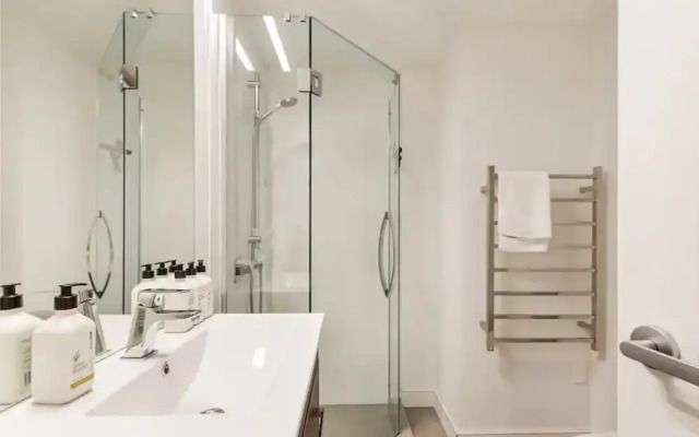 Contemporary Apt - Free Parking