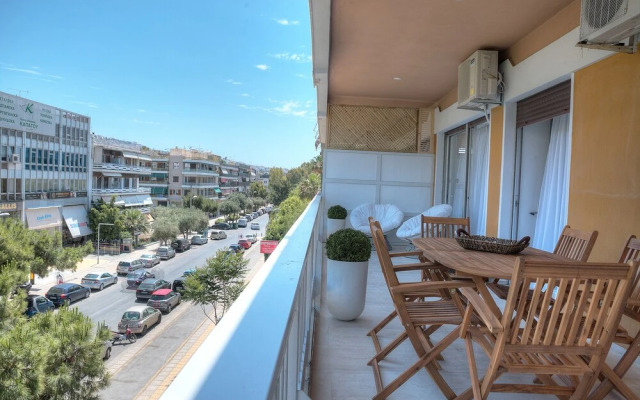 L' apartment blanc dans le centre de Glyfada