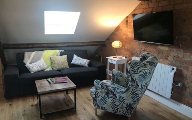 Windows Over Stroud Penthouse Apartment With Views