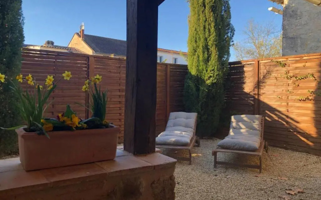 Beautiful Eymet Bastide House And Courtyard Garden