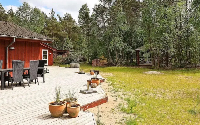 10 Person Holiday Home in Albaek
