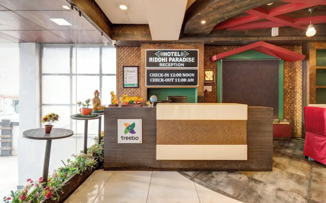 Treebo Riddhi Paradise - 15 mins from Airport