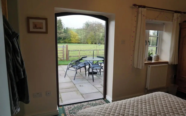 Tranquil Farlow Retreat, Sleeps 4 With Parking