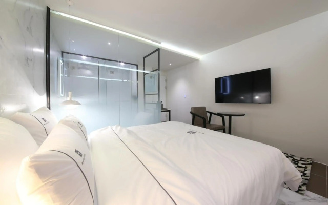 Avenue Hotel