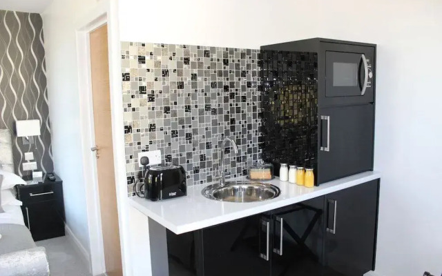 Modern city centre studio apartment!